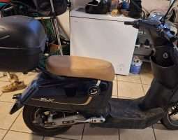 AV scoot SOCO, top case – 250.000 frs