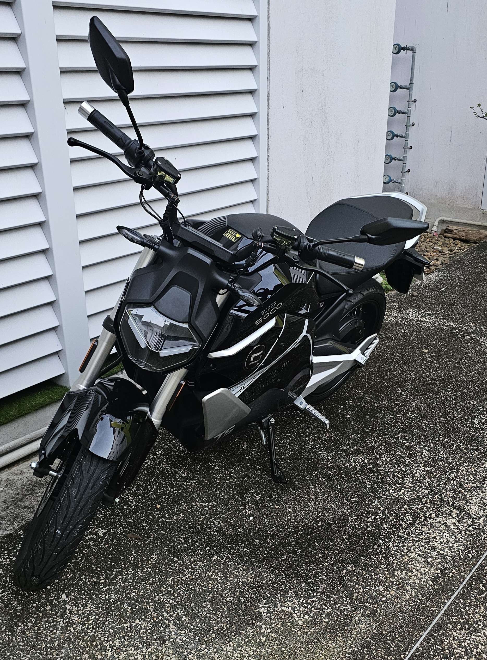 Super Soco Street Hunter – Électrique – État proche du neuf